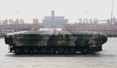 Tên lửa hạt nhân liên lục địa chiến lược Dongfeng-41 của Trung Quốc trong cuộc diễu binh năm ngoài (Ảnh: Tân Hoa Xã)