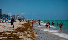 Số ca nhiễm mới COVID-19 đang tăng mạnh ở những bang miền Nam nước Mỹ (Ảnh: CBS)