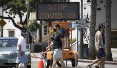 Số ca nhiễm mới COVID-19 khiến nhiều bang nước Mỹ phải áp dụng lại các lệnh hạn chế (Ảnh: AP)