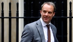Ngoại trưởng Anh Dominic Raab tuyên bố ngừng hiệp ước dẫn độ với Hong Kong (Ảnh: Reuters)