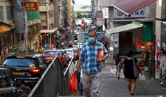 Quy định mới được đưa ra trong bối cảnh số ca nhiễm COVID-19 ở Hong Kong tăng mạnh trở lại (Ảnh: Nikkei)