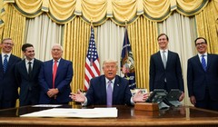 Tổng thống Mỹ Donald Trump tuyên bố về thỏa thuận lịch sử giữa Israel và UAE tại Nhà Trắng (Ảnh: Reuters)