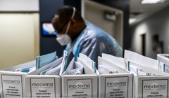 Dữ liệu đánh giá thử nghiệm vaccine của Moderna được lưu tại Trung tâm nghiên cứu Mỹ ở Hollywood, Florida (Ảnh: AFP)