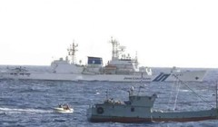 Lực lượng cảnh sát biển Nhật Bản đã hơn 100 lần xua đuổi tàu cá Trung Quốc khỏi vùng biển Nhật trong năm nay (Ảnh: Japan Coast Guard)