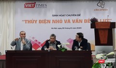 PGS. TS Vũ Thanh Ca (trái) phát biểu tại buổi toạ đàm “Thuỷ điện nhỏ và vấn đề lũ lụt” do CLB Café Số và VietTimes phối hợp thực hiện