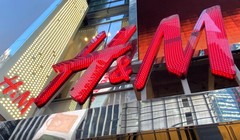 H&M báo cáo thất thu trong quý đầu tiên, sau khi đưa ra bình luận gây tranh cãi về Tân Cương (Ảnh: Reuters)