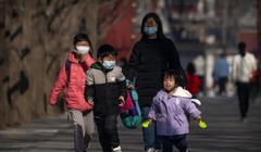 Trung Quốc sẽ cho phép mỗi cặp vợ chồng được có 3 con (Ảnh: AP)