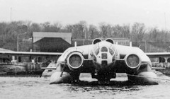 VVA-14 có thể cất cánh thẳng đứng từ cả mặt nước lẫn mặt đất (Ảnh: CNN)