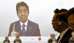 Cựu Thủ tướng Nhật Shinzo Abe xuất hiện trong một cuộc họp ở Đài Bắc hôm 1/12 (Ảnh: Kyodo)