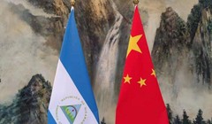 Quốc kỳ Nicaragua và Trung Quốc trước hội nghị được tổ chức tại Thiên Tân hôm 10/12 (Ảnh: Handout)