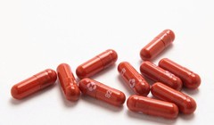 Molnupiravir của hãng dược Merck & Co được FDA cấp phép sử dụng trong điều trị COVID-19 (Ảnh: Reuters)