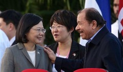 Nhà lãnh đạo Đài Loan Thái Anh Văn (trái) và Tổng thống Nicaragua Daniel Ortega trong một cuộc gặp hồi năm 2017 (Ảnh: Taiwan News).