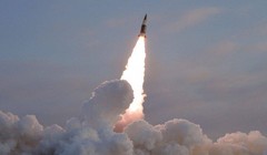 Triều Tiên phóng thử nghiệm tên lửa dẫn đường chiến thuật trong hôm 17/1 (Ảnh: KCNA)