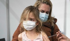 Thụy Điển quyết định không khuyến nghị tiêm vaccine COVID-19 cho tất cả trẻ em ở nhóm tuổi 5-11 (Ảnh: EPA)