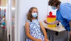 Nhiều quốc gia đang đẩy mạnh chương trình tiêm vaccine COVID-19 cho trẻ 5 - 11 tuổi (Ảnh: Reuters)