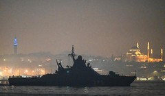 Một tàu tuần tra Nga đang di chuyển từ Địa Trung Hải sang Biển Đen, ngày 16/2 (Ảnh: AP)