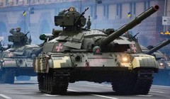 Mẫu xe tăng T-64 đã lỗi thời nhưng vẫn được quân đội Ukraine sử dụng làm tăng chủ lực (Ảnh: Military Watch)