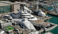 Siêu du thuyền Scheherazade neo tại cảng Marinna di Carrara, Tuscany, Italy (Ảnh: AFP)