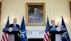 Tổng thư ký NATO Jens Stoltenberg và Ngoại trưởng Mỹ Antony Blinken trong cuộc họp báo chung tại Washington DC ngày 1/6 (Ảnh: AFP)