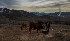 Ngôi làng Akrini, nơi người dân không có điện để sử dụng (Ảnh: CNN)