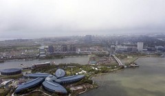 Hồ nhân tạo Dishui ở đặc khu Lingang (Ảnh: Bloomberg)