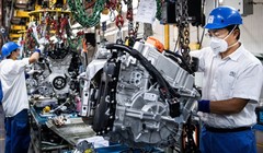 Nhiều hãng sản xuất xe hơi quan ngại về những rủi ro trong chuỗi cung ứng bộ phận ở Trung Quốc (Ảnh: Reuters)