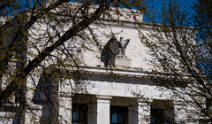 Fed sẽ tiếp tục nâng lãi suất hay sẽ ngừng lại, sau sự sụp đổ của SVB? (Ảnh: NYTimes)