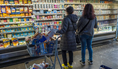 Thực phẩm là mặt hàng chiếm tỷ lệ cao trong ngân sách hộ gia đình ở hầu hết các quốc gia (Ảnh: ZumaPress)