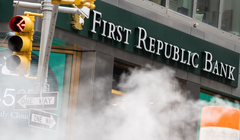 Ngân hàng First Republic chính thức bị cơ quan quản lý tiếp quản sau nỗ lực giải cứu bất thành (Ảnh: Bloomberg)