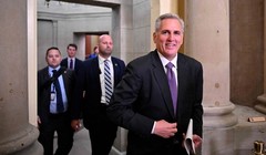 Chủ tịch Hạ viện Kevin McCarthy trên đường tới Hạ viện để tham gia cuộc bỏ phiếu dự luật trần nợ (Ảnh: Getty)