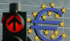 Nền kinh tế eurozone trượt vào suy thoái do 2 mắt xích yếu là Đức và Ireland (Ảnh: Politico)