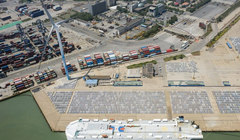 Xe ô tô xuất khẩu gần cảng Thiên Tân ngày 30/6/2023 (Ảnh: Bloomberg)