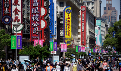 Trung Quốc đặt mục tiêu tăng trưởng GDP cho năm nay giống với năm 2023 (Ảnh: Reuters)