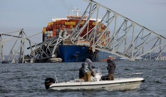 Vụ sập cầu gây ra thiệt hại nặng nề về kinh tế và làm dấy lên nhiều câu hỏi (Ảnh: FT)