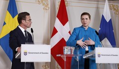 Thủ tướng Đan Mạch Mette Frederiksen (phải) phát biểu trong cuộc họp báo chung với các nhà lãnh đạo Bắc Âu khác và Thủ tướng Đức Olaf Scholz ở Stockholm, Thụy Điển ngày 13/5 (Ảnh: RT)