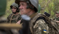 Các binh sĩ Ukraine thuộc Lữ đoàn bộ binh số 43, ở vùng Kharkov, Ukraine ngày 5/6/2024 (Ảnh: Getty)