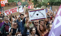 Các nhà hoạt động cánh tả ở Toulouse, Pháp, biểu tình chống lại đảng National Rally cánh hữu ngày 22/6 (Ảnh: Getty)