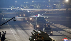 Máy bay không người lái tấn công trong cuộc duyệt binh trên Quảng trường Kim Nhật Thành ở Bình Nhưỡng, Triều Tiên ngày 27/7/2023 (Ảnh: AFP)