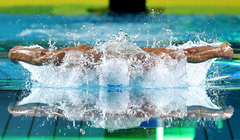 Matthew Temple của đội tuyển Australia thi đấu ở nội dung 100m bướm nam trong Giải bơi lội thử nghiệm Australia tại Trung tâm thể thao dưới nước Brisbane (Ảnh: AFP)