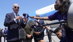 Tổng thống Joe Biden nói chuyện với các phóng viên vào ngày 13/8 tại Sân bay Quốc tế Louis Armstrong, New Orleans (Ảnh: Getty)