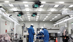 ASML nắm giữ độc quyền về thiết bị sản xuất chip tiên tiến nhất thế giới (Ảnh: Reuters)