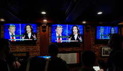 Kết quả thăm dò gần đây cho thấy bà Harris đang dẫn trước ông Trump (Ảnh: Reuters)