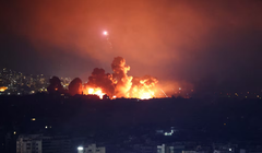 Khói và lửa bốc lên ở vùng ngoại ô phía Nam Beirut, Lebanon sau một cuộc tấn công của Israel ngày 3/10 (Ảnh: Reuters)