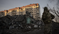 Các chiến sĩ thuộc Lữ đoàn cơ giới 72 làm nhiệm vụ giữa lúc quân Nga tấn công thành phố Vuhledar. Ảnh: Getty.