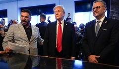 Ông Donald Trump và thông gia Massad Boulos (phải). Ảnh: Yahoo News.