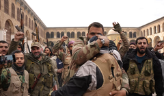 Các chiến binh nổi dậy ăn mừng ở Damascus, Syria trong hôm 8/12. Ảnh: WSJ.