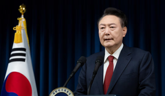 Tổng thống Hàn Quốc Yoon Suk Yeol có bài phát biểu trước công chúng tại Văn phòng Tổng thống ở Seoul, Hàn Quốc ngày 7/12. Ảnh: Reuters.