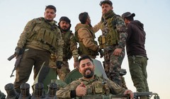 Lực lượng vũ trang đối lập ở vùng nông thôn Aleppo vào ngày 1/12/2024, sau cuộc đụng độ với Lực lượng Dân chủ Syria (SDF) và quân đội chính phủ Syria. Ảnh: Getty.