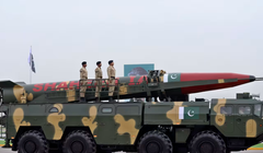 Một cuộc duyệt binh ở thủ đô Islamabad của Pakistan hồi đầu năm nay. Ảnh: WSJ.