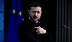 Nhà lãnh đạo Ukraine Volodymyr Zelensky trong cuộc họp báo ở Brussels ngày 19/12. Ảnh: Getty.